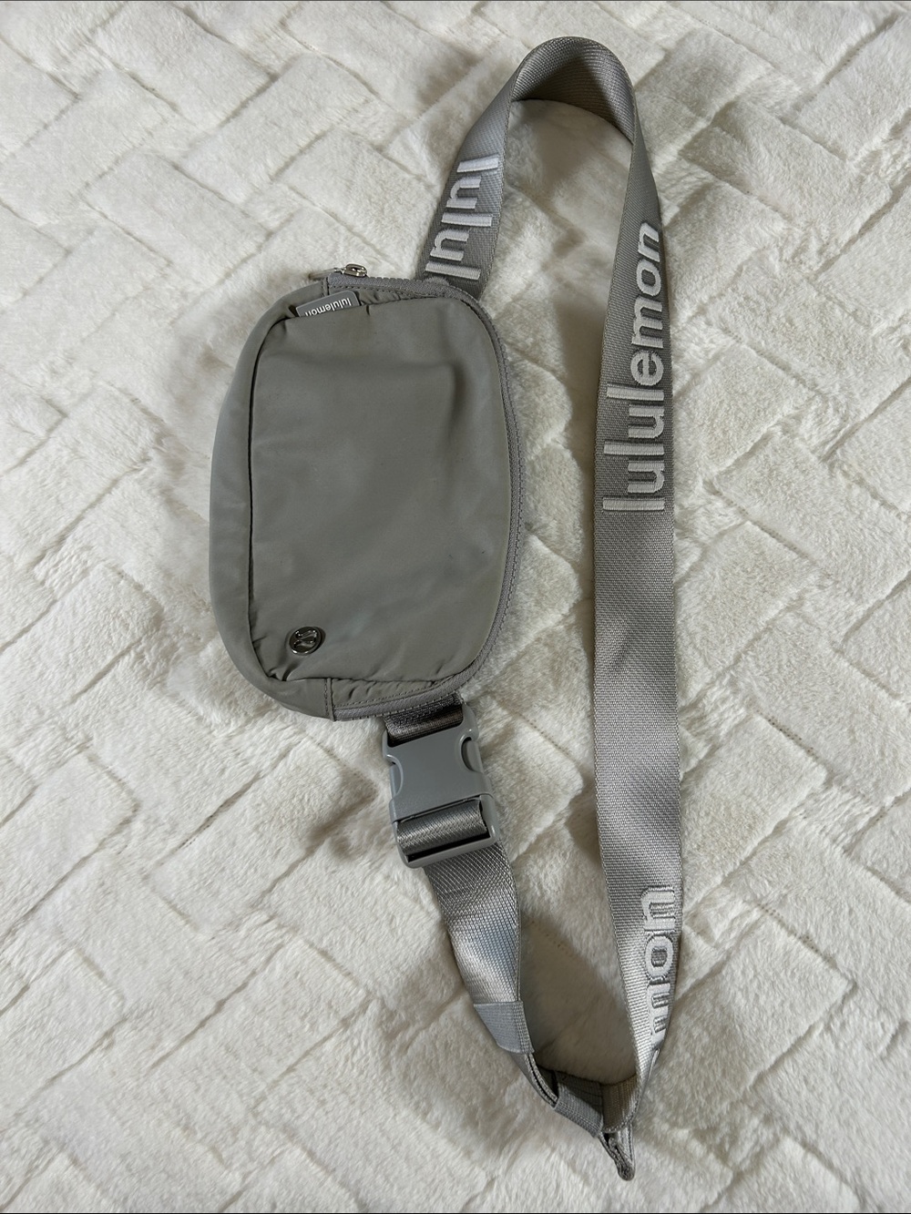 lululemon athletica Gray Women’s Sling Belt Bag